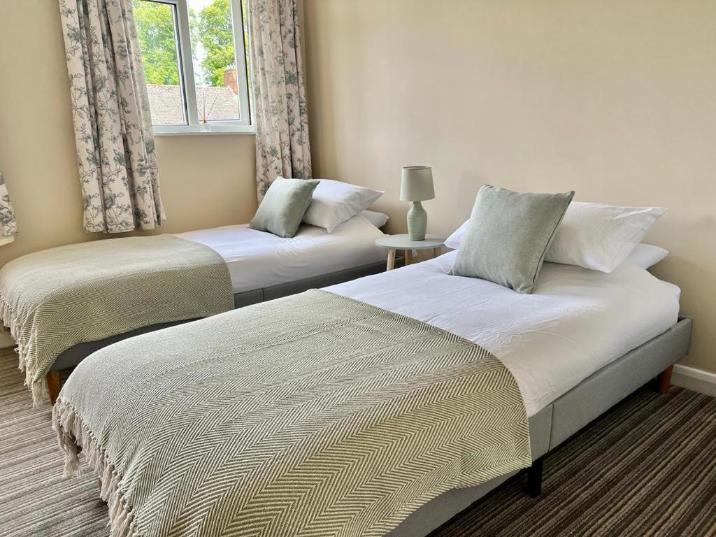 Family Home In Hampshire - Sleeps Up To 9 People With 3 Parking Spaces وِنشيستير المظهر الخارجي الصورة