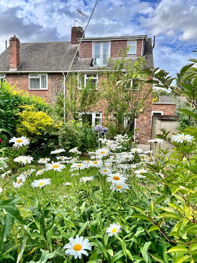 Family Home In Hampshire - Sleeps Up To 9 People With 3 Parking Spaces وِنشيستير المظهر الخارجي الصورة